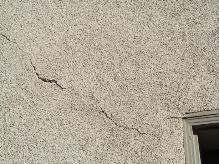 stucco_crack.jpg